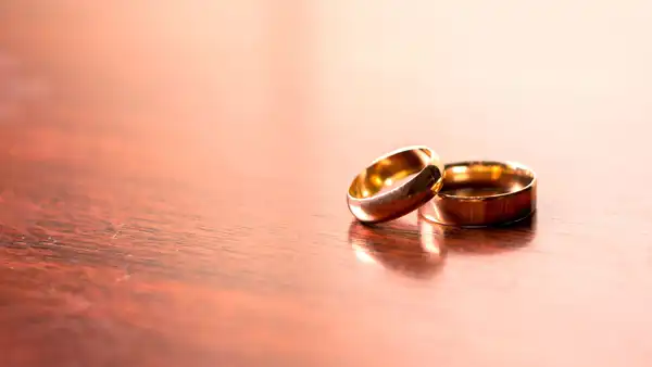 18 karaatin kultasormus – korun rakenne vaikuttaa kulta-arvoon