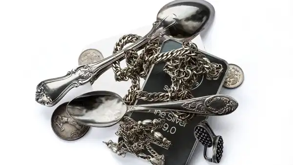 Myydään hopealusikoita